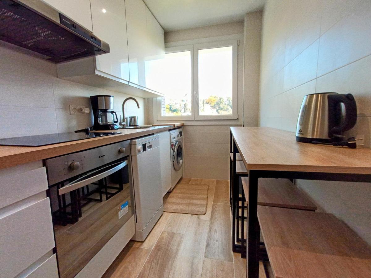 Private Room In Renovated Apartment - Tram 1 Min Walk Nice Exterior photo